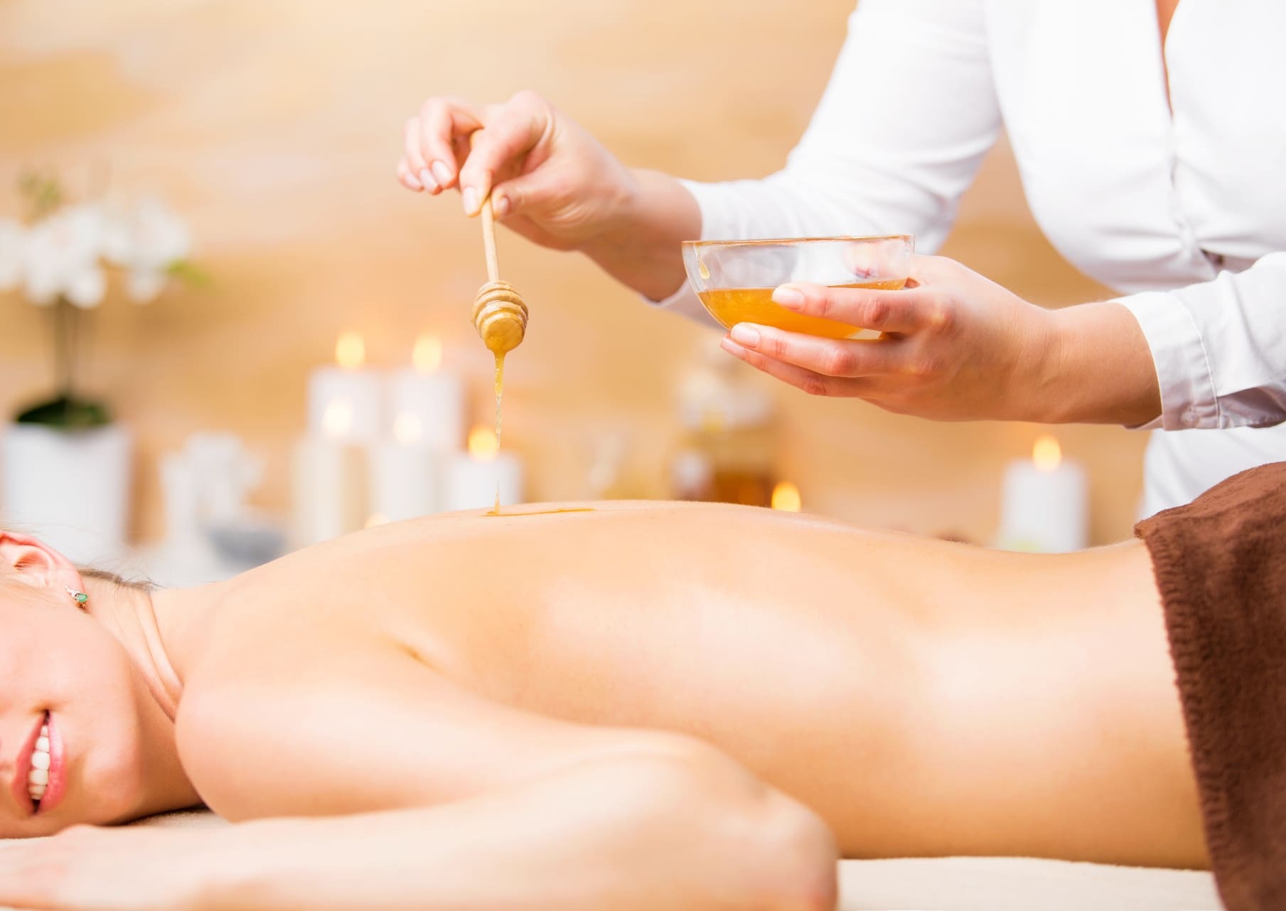 Đau lưng bên phải có thể cải thiện tạm thời bởi các phương pháp massage giảm đau Đau lưng bên phải có thể cải thiện tạm thời bởi các phương pháp massage giảm đau